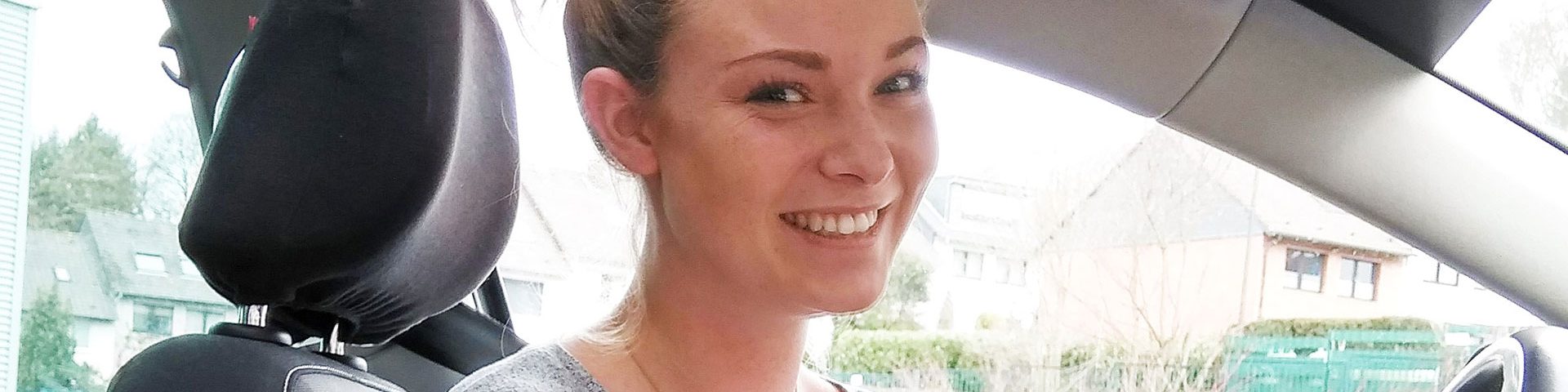 Sie haben bei uns den Führerschein bestanden! Wir gratulieren von ganzem Herzen und wünschen Euch alles Gute und viel Fahrvergnügen für die Zukunft.